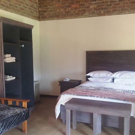 แอฟริกัน แฟลร์ คันทรี ลอดจ์ Bed & Breakfast Piet Retief ภายนอก รูปภาพ