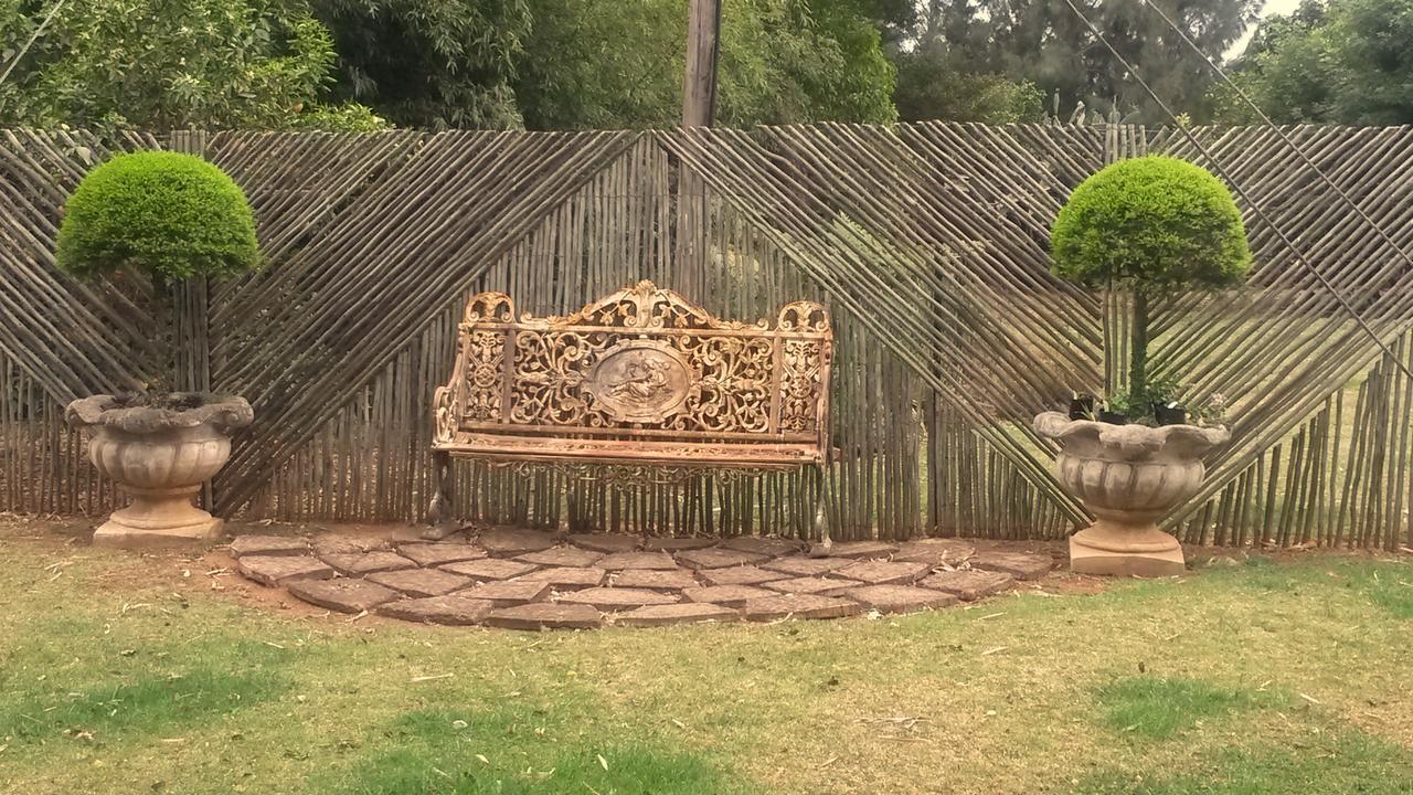 แอฟริกัน แฟลร์ คันทรี ลอดจ์ Bed & Breakfast Piet Retief ภายนอก รูปภาพ