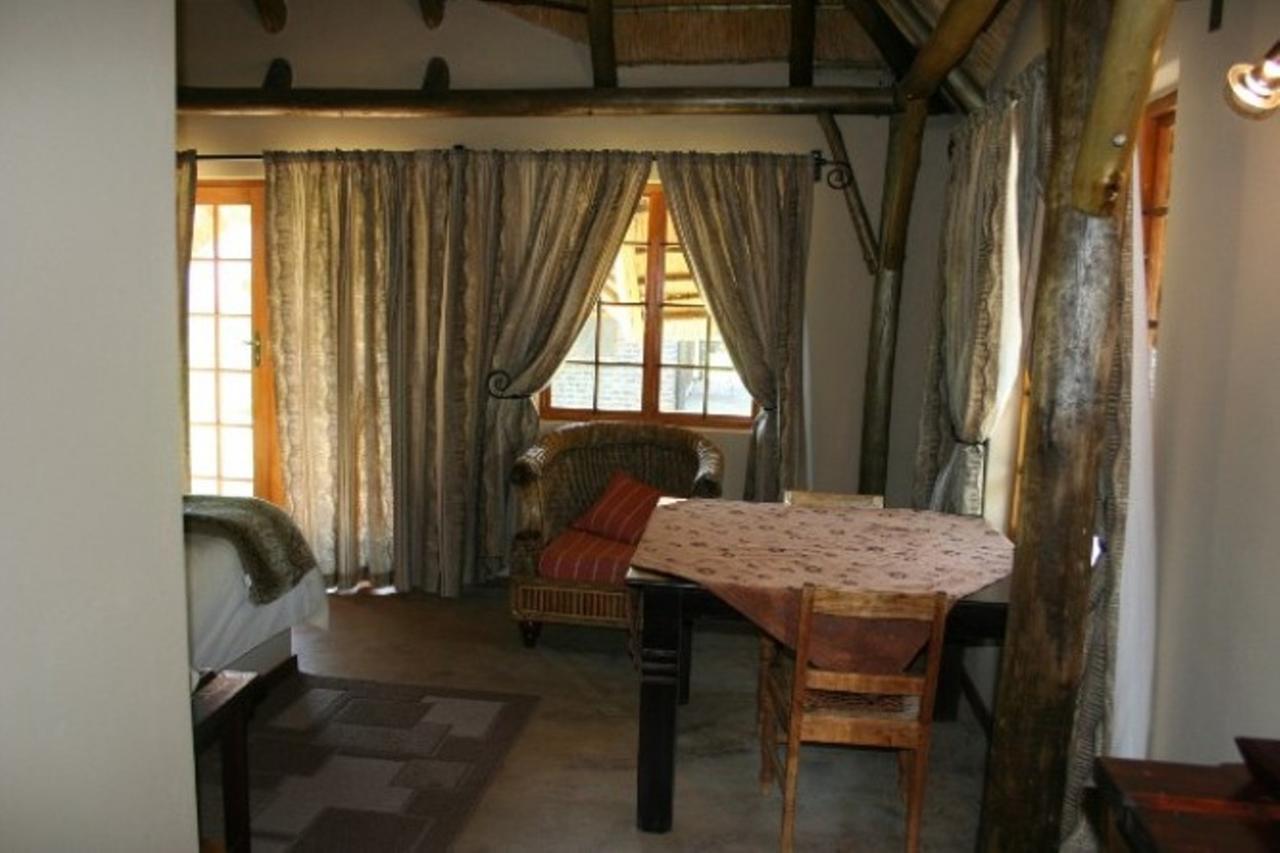 แอฟริกัน แฟลร์ คันทรี ลอดจ์ Bed & Breakfast Piet Retief ภายนอก รูปภาพ